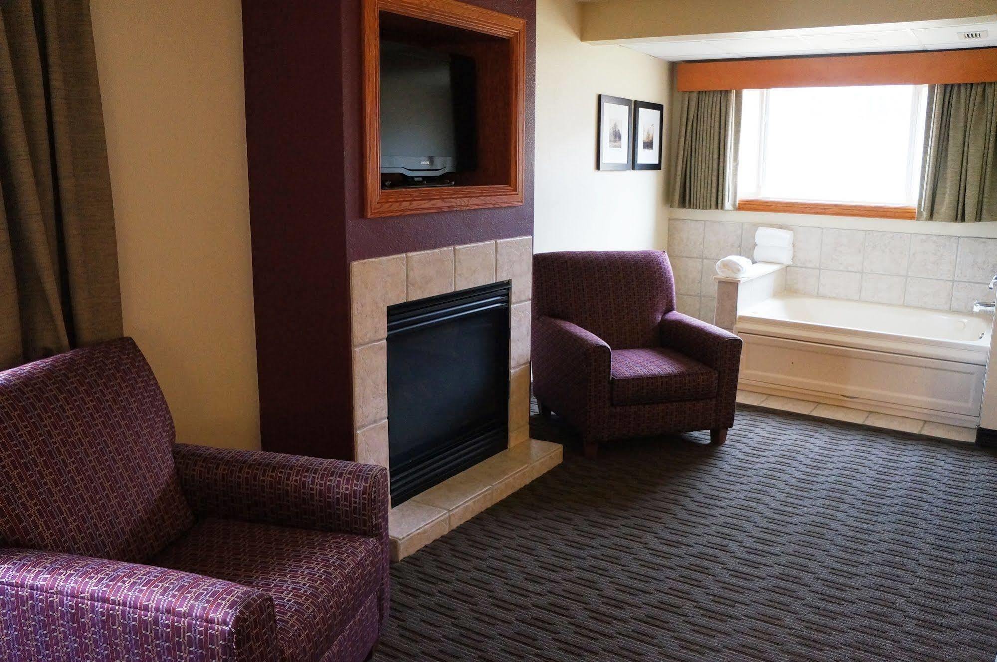 Americinn By Wyndham Baldwin Buitenkant foto