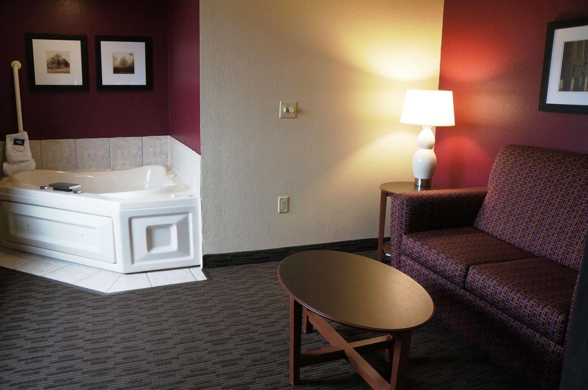 Americinn By Wyndham Baldwin Buitenkant foto